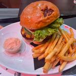 アボカドチーズバーガー
