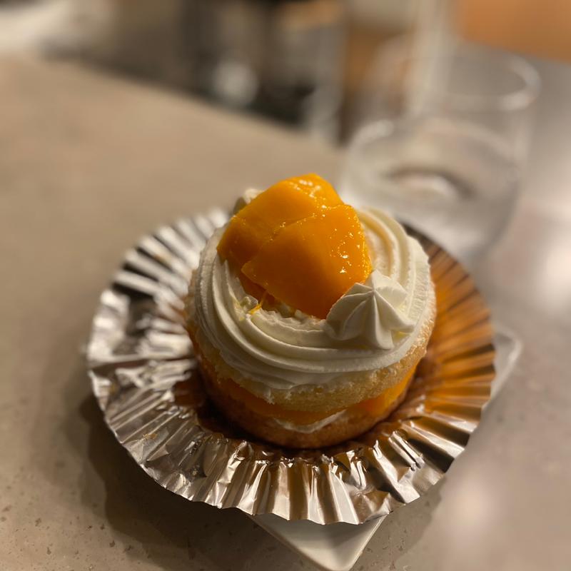 マンゴーショートケーキ(近江屋洋菓子店 神田店 （オウミヤヨウガシテン）)