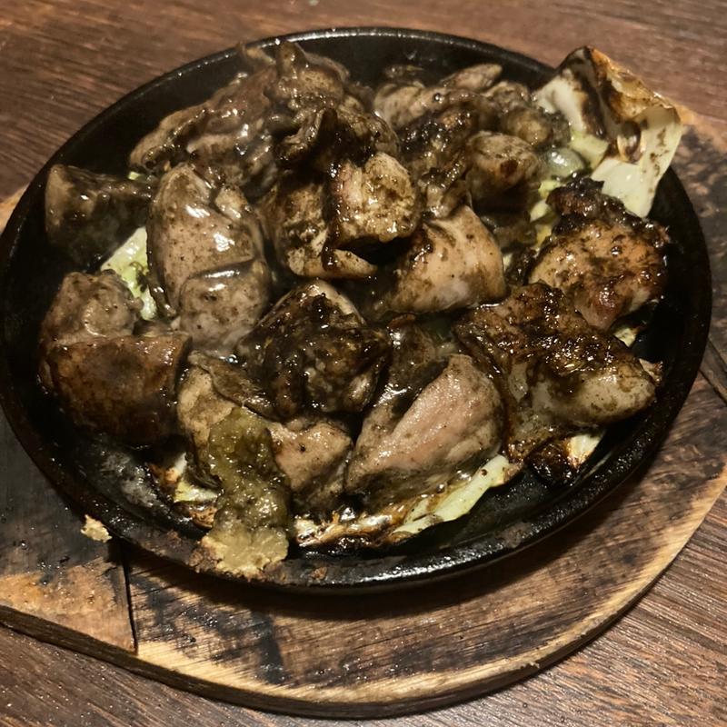 鶏ももの炭火焼き(イカ活き造りと博多尽くし 個室居酒屋 うまかたい 博多筑紫口駅前店)