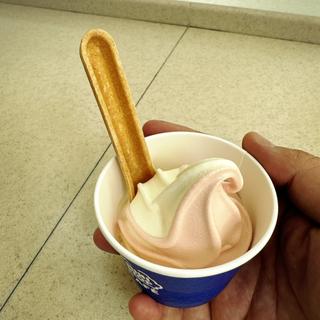 いちごみるくソフト(ミニストップ 東山２丁目店)