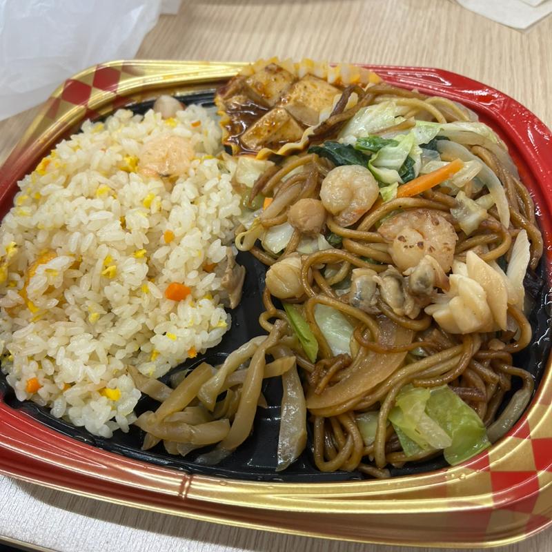 チャーハンと焼きそば弁当(中華料理 鼎)