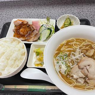 黄まぐれランチB＋中華そば(うどん 黄まぐれ)