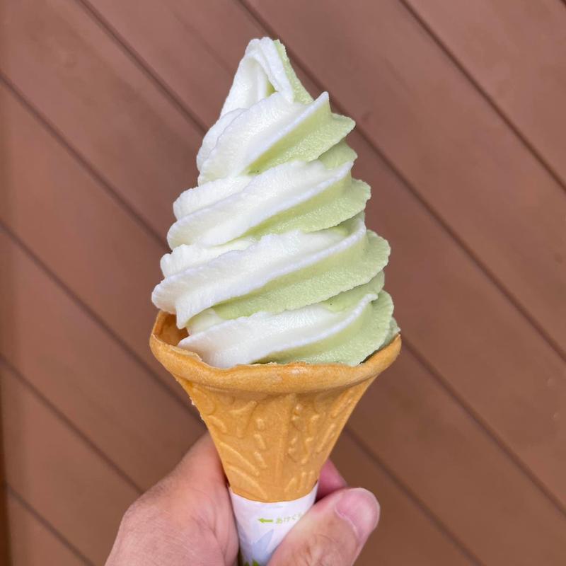 ブロッコリーとミルクのミックスソフトクリーム(鐘のなるまち・ちっぷべつ お食事館 )