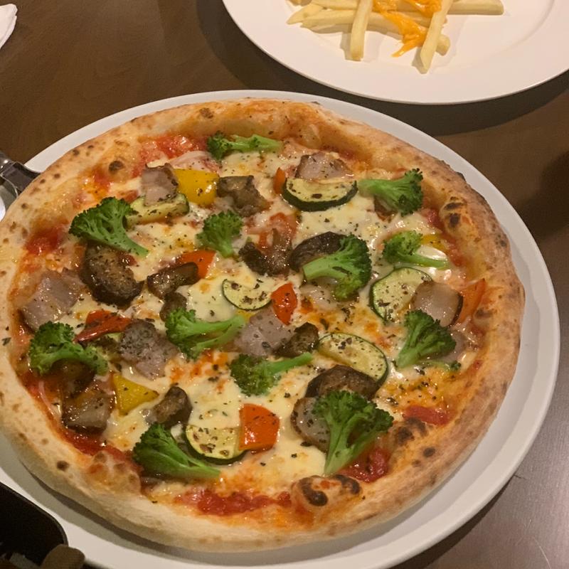 ベーコンと箱根野菜ピザ(たび屋 )