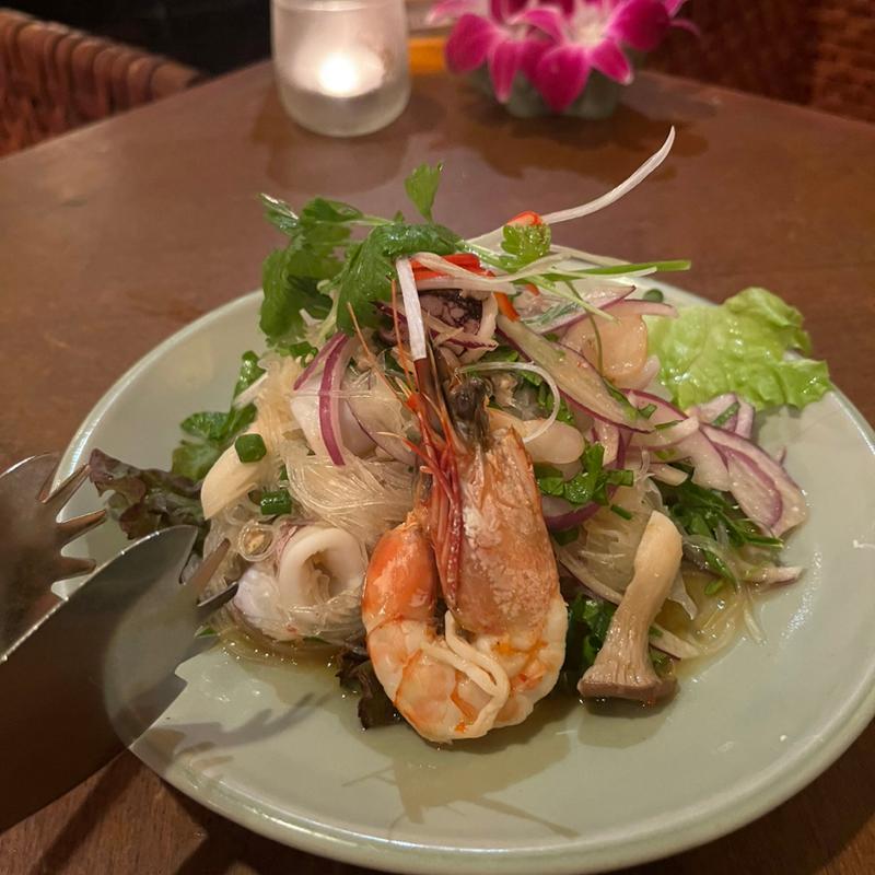 ヤムウンセン(天然エビとイカの春雨スパイシーサラダ)(タイ料理 chedi luang チェディルアン 北堀江本店)