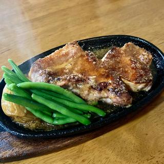 大判ニンニク焼350g ライス、サラダ付き(とんかつ ステーキ篠)