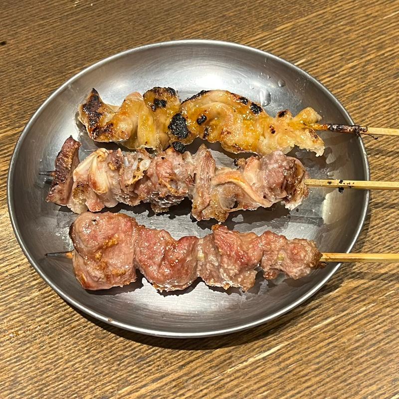 カシラ、ナンコツ、ホルモン味噌焼き(四文屋 北2条店 )