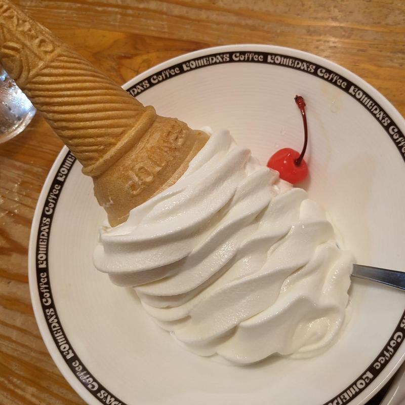 引っ倒しソフトクリーム(コメダ珈琲店 下北沢店)
