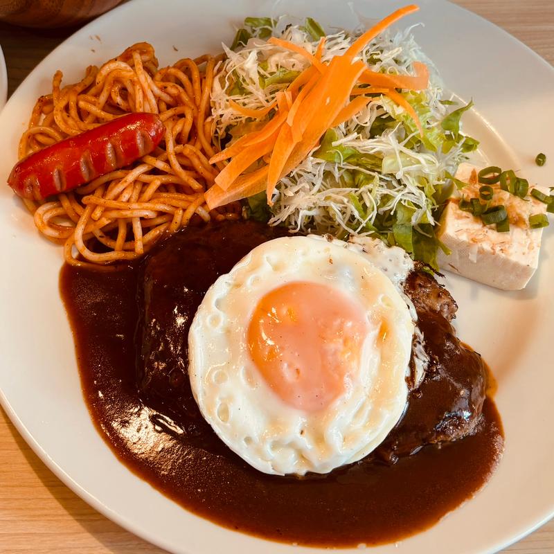 ハンバーグ定食（200g）+目玉焼き(洋食 キッチンR)