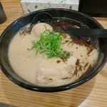 黒とんこつ味玉ラーメン