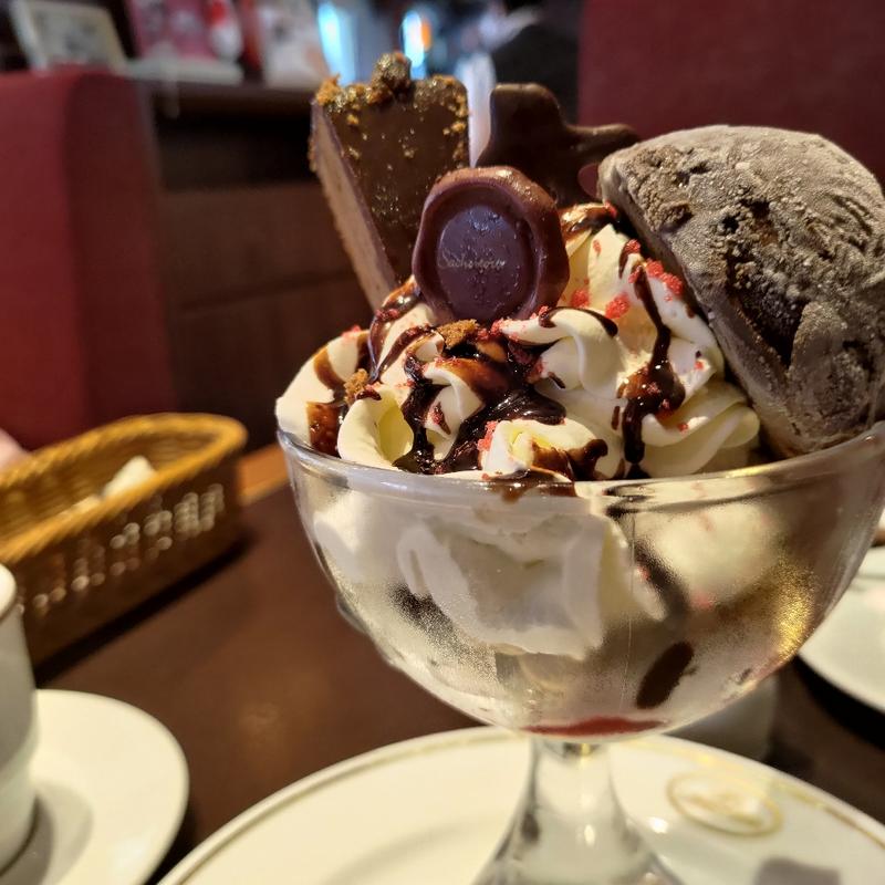 ザッハトルテアイスベッヒャー(カフェラントマン 青山)