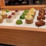 アメリカンチェリーのクロッカンミルフィーユ  ミルクチョコレートクリーム  キッシュのソルベ
