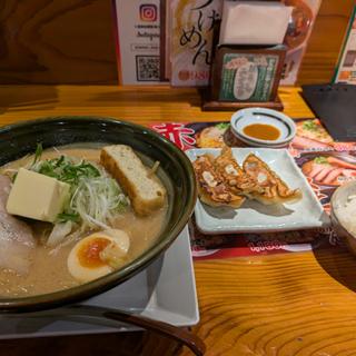 特選白みそらーめん（バタートッピング）(越後秘蔵麺 無尽蔵 寒河江家 )