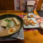 特選白みそらーめん（バタートッピング）