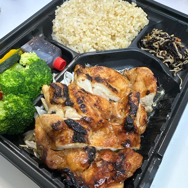 皮なし鶏モモ肉の照り焼き弁当(筋肉食堂　ミヤシタパーク店)