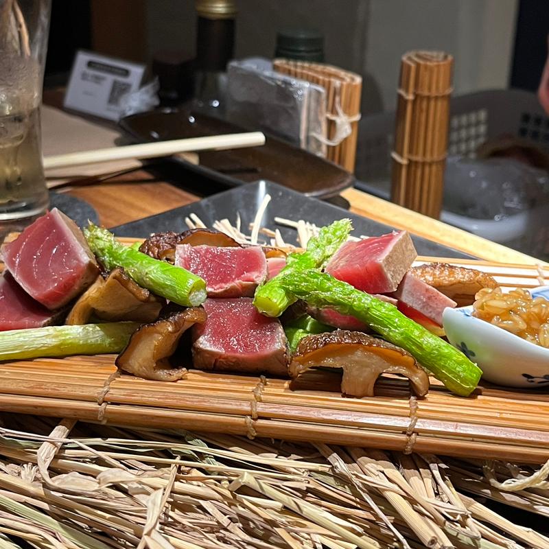 本マグロの藁焼きレアステーキ(八)