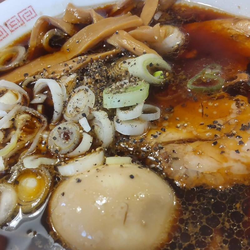 中田ブラックの味玉ラーメン(中田製作所)