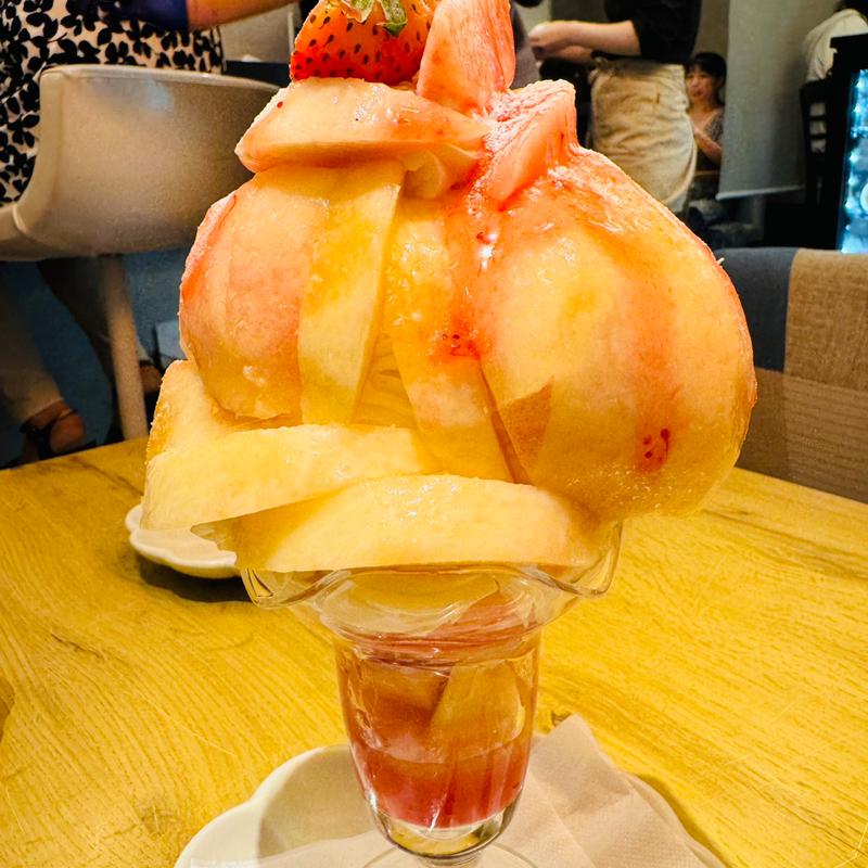 俺んち直送桃パフェ(吉祥寺Berry coco（ベリーココ）)