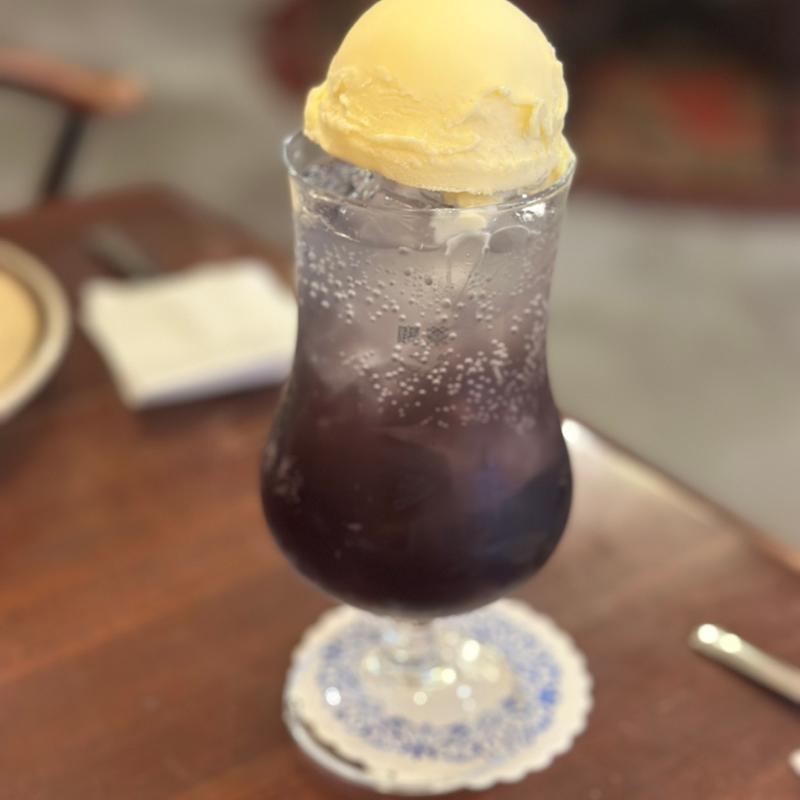 巨峰のクリームソーダ(喫茶ジェラシー)