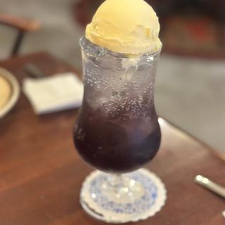巨峰のクリームソーダ(喫茶ジェラシー)