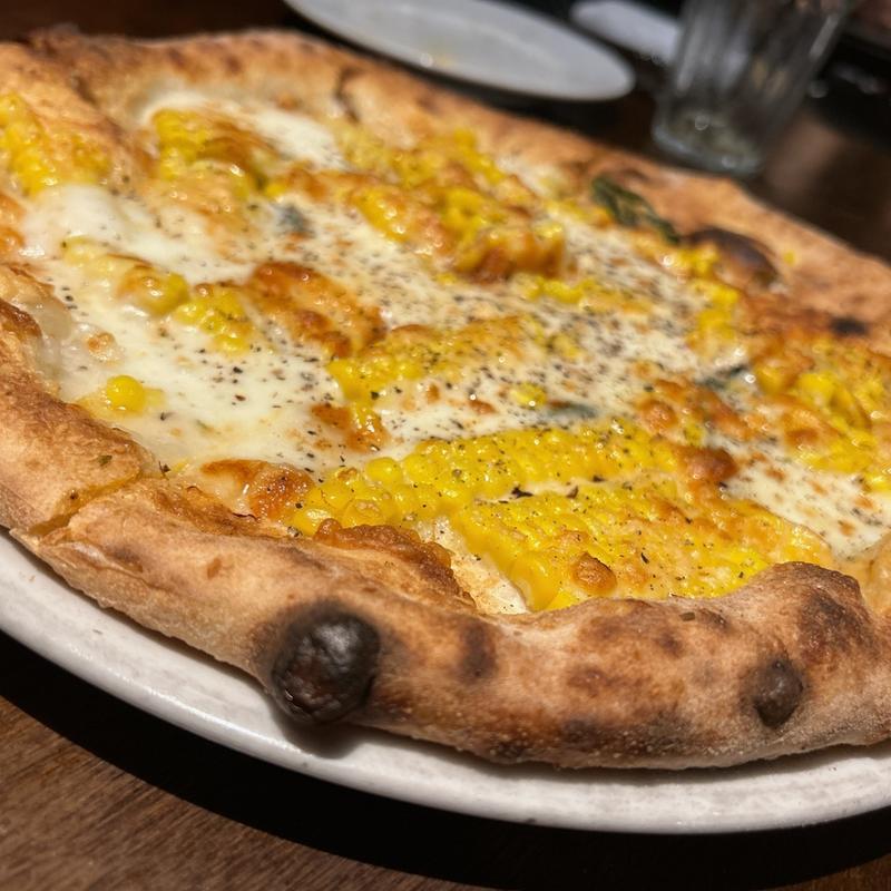 4種のチーズと千葉県産トウモロコシのビアンコ(LEGAME)