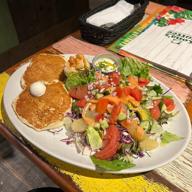 サーモンサラダパンケーキ(コナズ珈琲幕張)