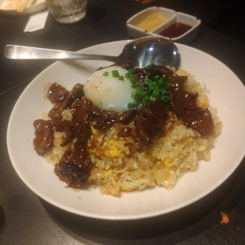 牛肉チャーハン(居酒屋うまてば)