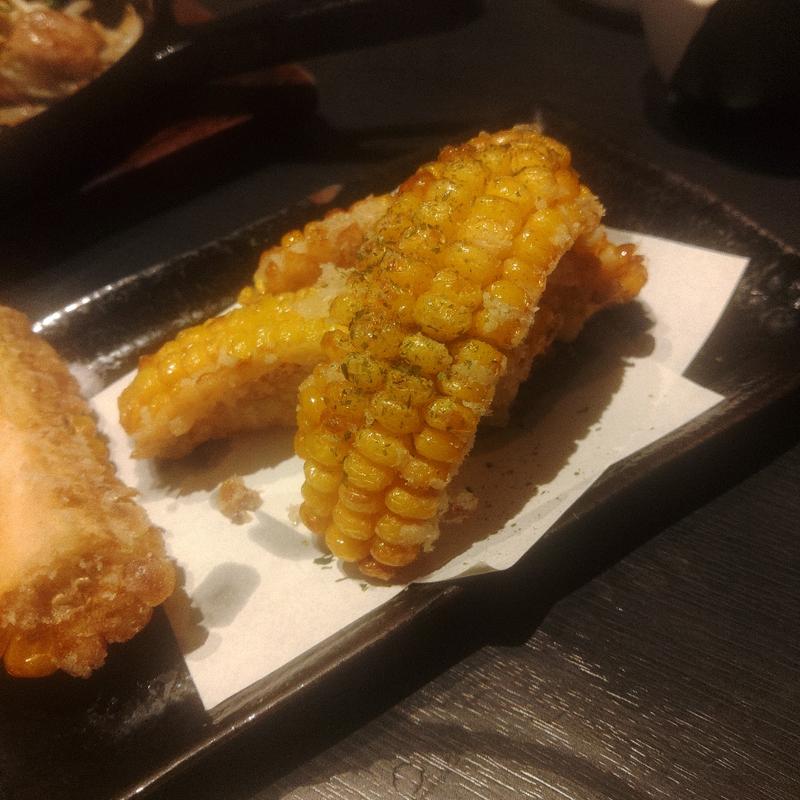 とうもろこしの唐揚げ(居酒屋うまてば)
