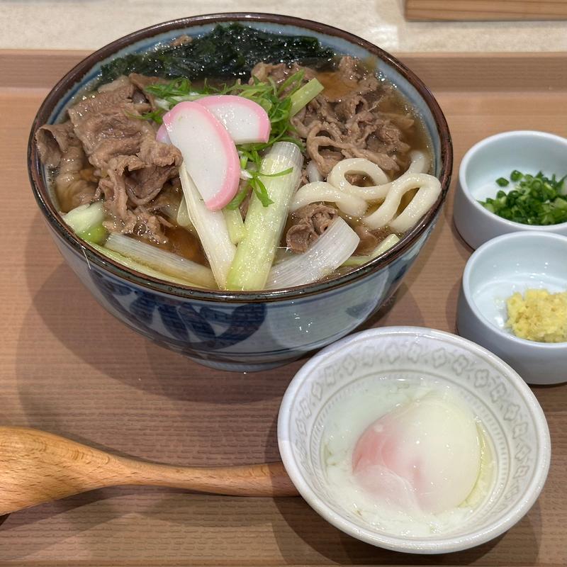 極上黒毛牛の牛肉うどん+温玉(麦の杜)