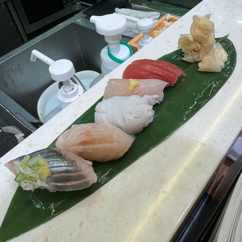 根室五貫(立ち食い寿司 根室花まる 東京ミッドタウン八重洲店)