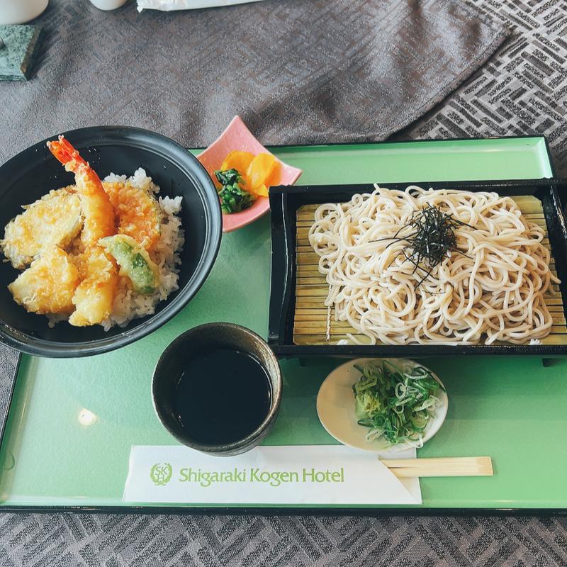 天井とざる蕎麦 (信楽カントリー倶楽部田代コース)