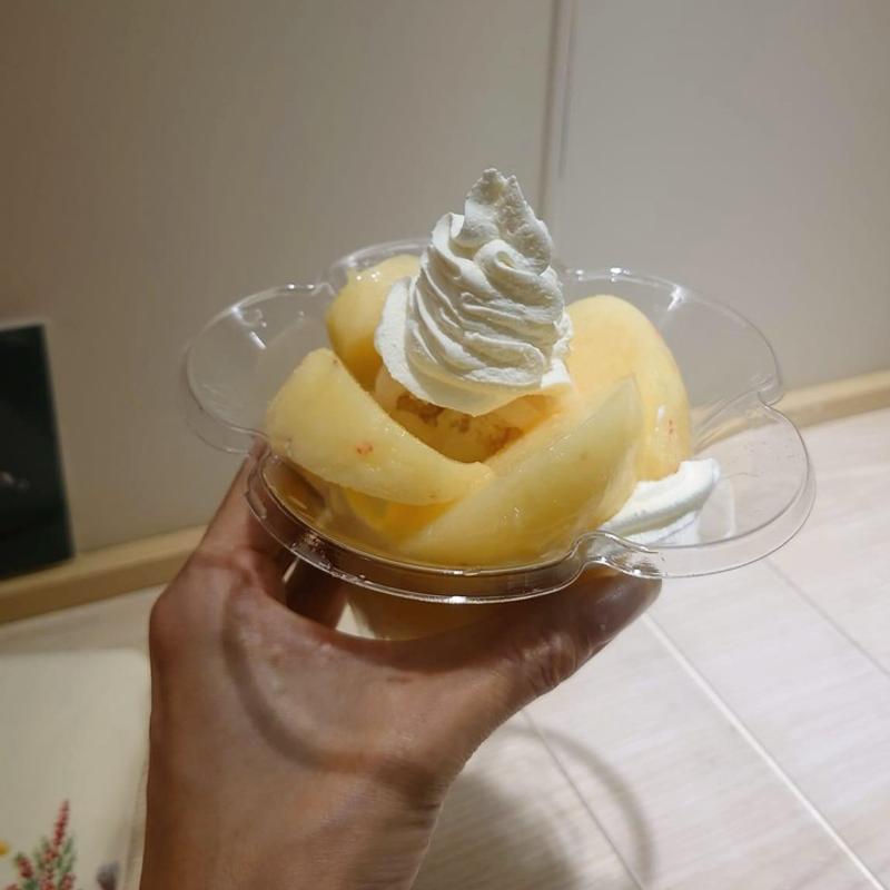 ももサンデー(千疋屋総本店 アトレ信濃町店 （總本店 センビキヤソウホンテン）)