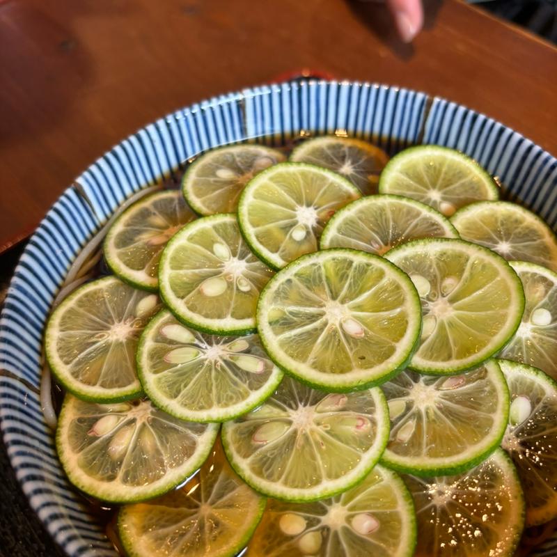 すだち蕎麦(杜の蕎麦屋 コロポックル山荘)