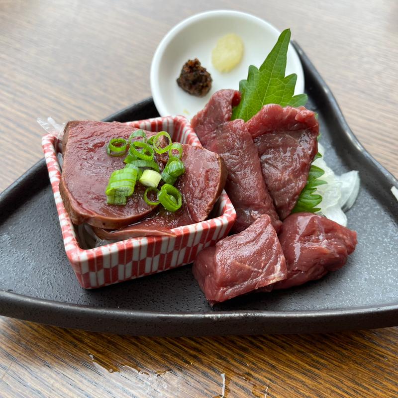 馬刺し 3種盛り(ホースミート 冨士乃馬 ほぼ新宿のれん街倉庫別館)