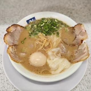 魁龍全部のせラーメン(どトンコツラーメン 魁龍 博多本店)