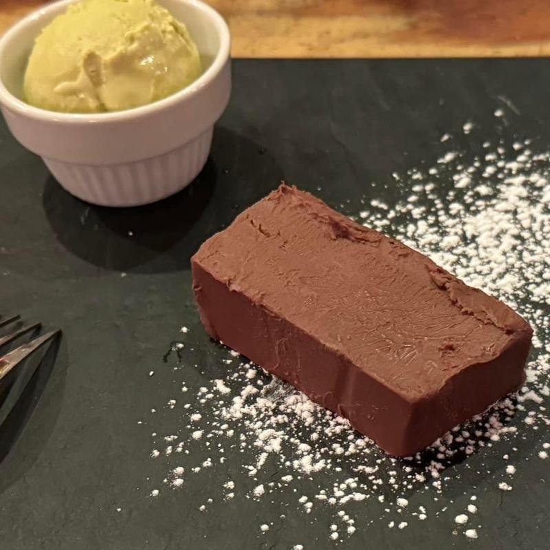 生チョコのテリーヌとピスタチオアイスのプレート(カフェ ラ・ボエム 表参道 （Cafe La Boheme）)