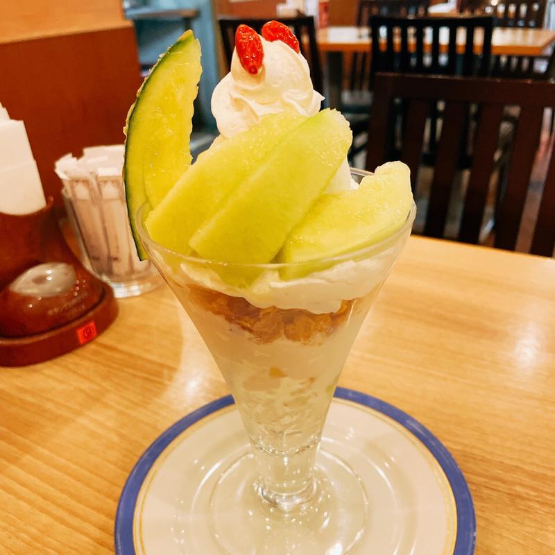 メロンと杏仁パフェ(からふね屋珈琲 高槻店)
