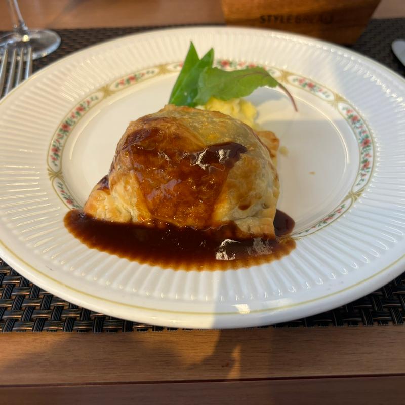 牛ひれ肉のウェリントン風(オーロラ)