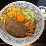 冷やしたぬき蕎麦、生卵(蕎麦処たぬきときつね)