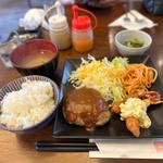 手作りハンバーグ&海老フライ定食(鈴屋珈琲)