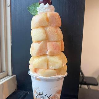 桃のパフェ 3.5玉タワー(髙橋農園 釜川店)