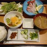 明日葉天麩羅と刺身定食(魚八亭)