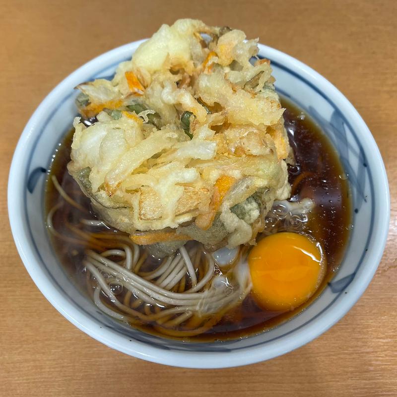 かき揚げそば（生卵トッピング）(加賀 （かが）)