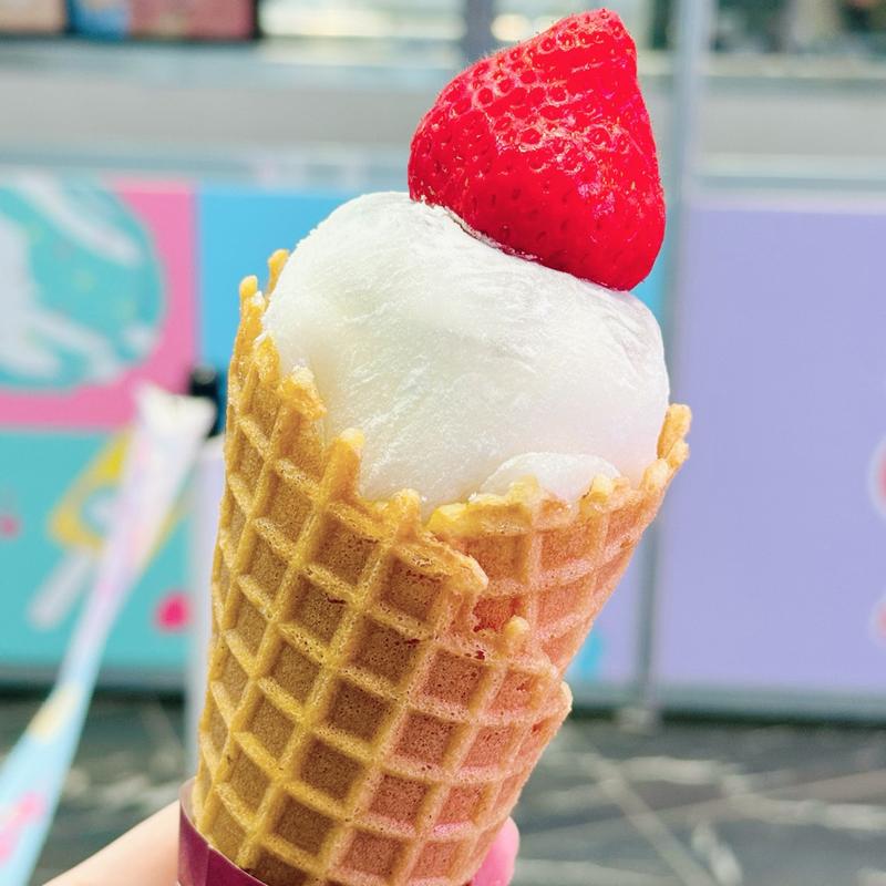 苺大福ソフト(アイスビストロヒライ)