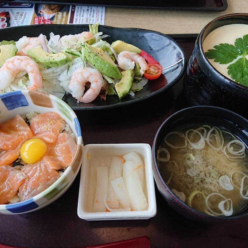 名物ジャンボ茶わんむし・ミニサーモン丼(とんでん 越谷南荻島店)