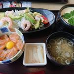 名物ジャンボ茶わんむし・ミニサーモン丼(とんでん 越谷南荻島店)
