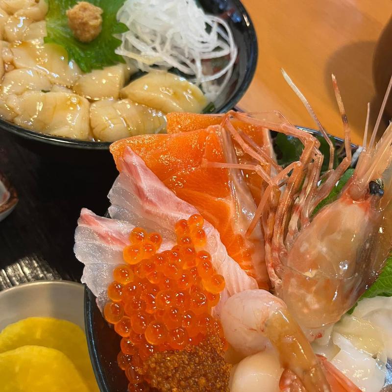 海鮮丼 帆立の漬け丼(海鮮食堂 よってけまるとみ(海鮮丼))