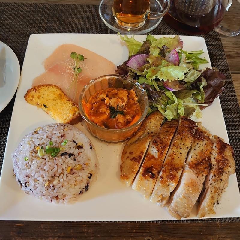 鶏もも肉のコンフィプレート(Le Cafe Neuf)