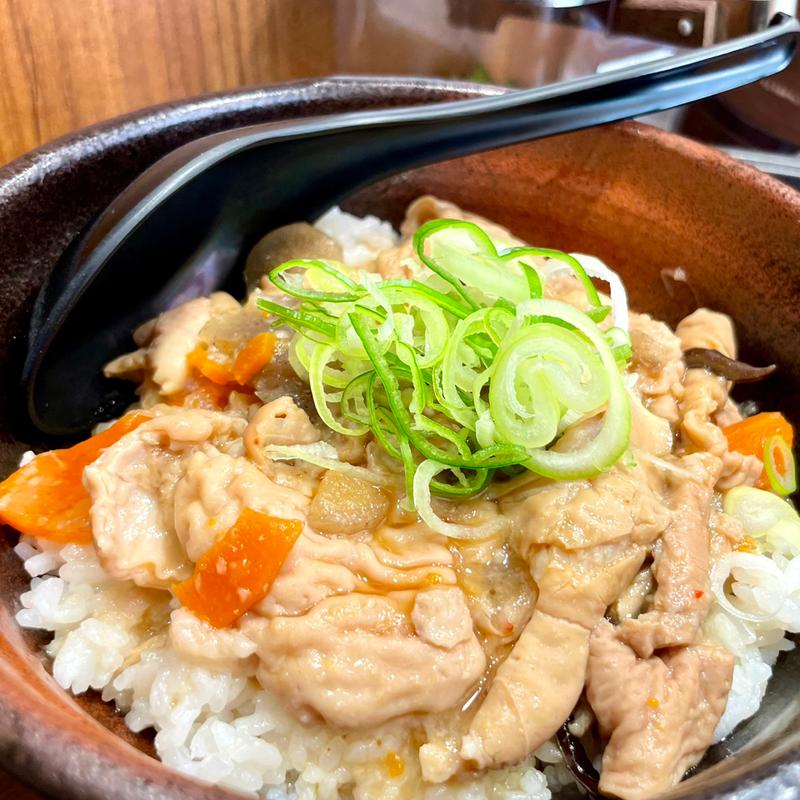 もつ煮丼(もつ煮と唐揚げの影千代)