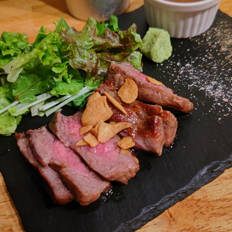 ビフテキ(ステーキ&チーズ酒場 レッドコング 野毛店)